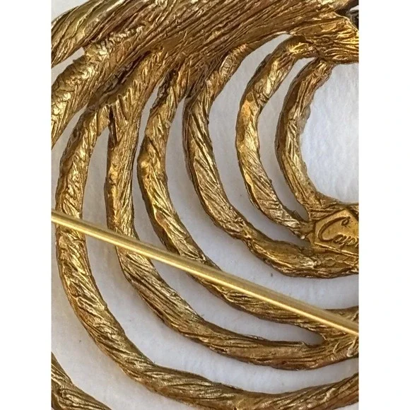 Vintage CAPRI Brooch Costume Jewelry Small Rhinestones (missing a few) Gold Tone - Picture 7 of 11